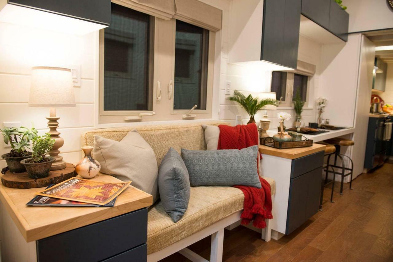 Montana Escape Elegant Tiny House In Waco Near Magnolia Villa Bagian luar foto