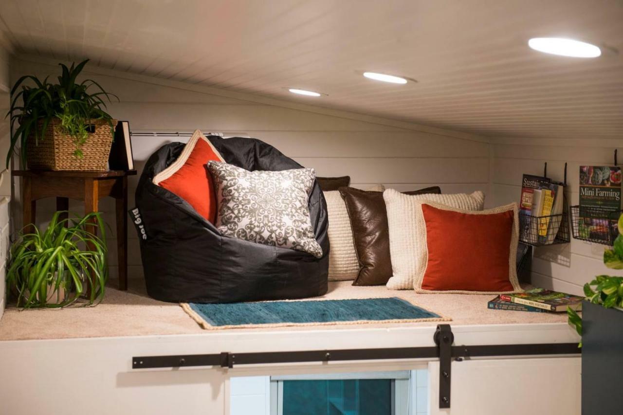 Montana Escape Elegant Tiny House In Waco Near Magnolia Villa Bagian luar foto