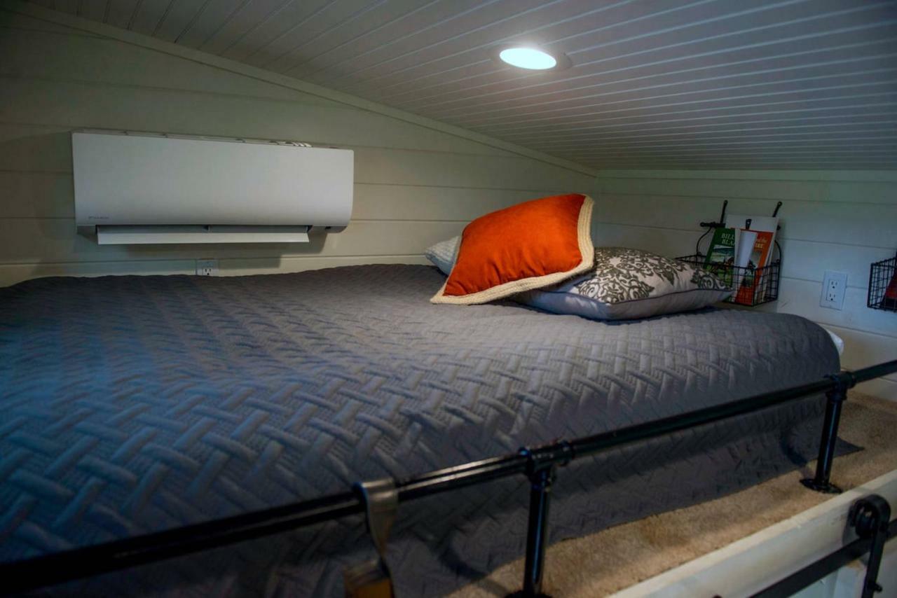 Montana Escape Elegant Tiny House In Waco Near Magnolia Villa Bagian luar foto