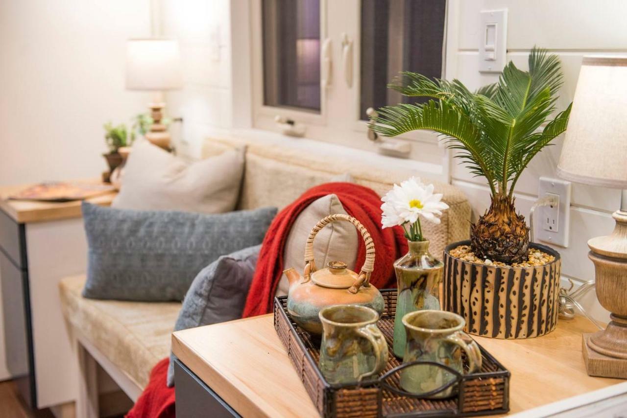 Montana Escape Elegant Tiny House In Waco Near Magnolia Villa Bagian luar foto
