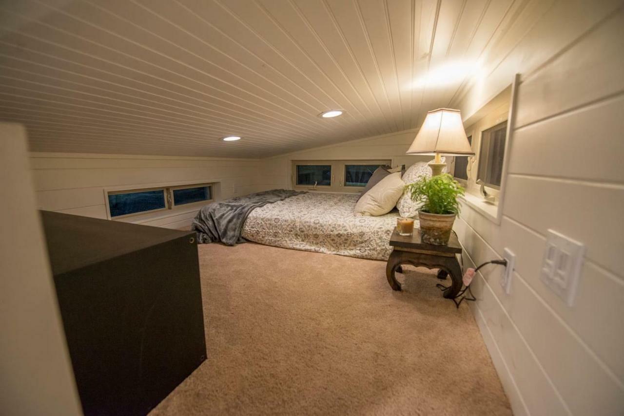 Montana Escape Elegant Tiny House In Waco Near Magnolia Villa Bagian luar foto