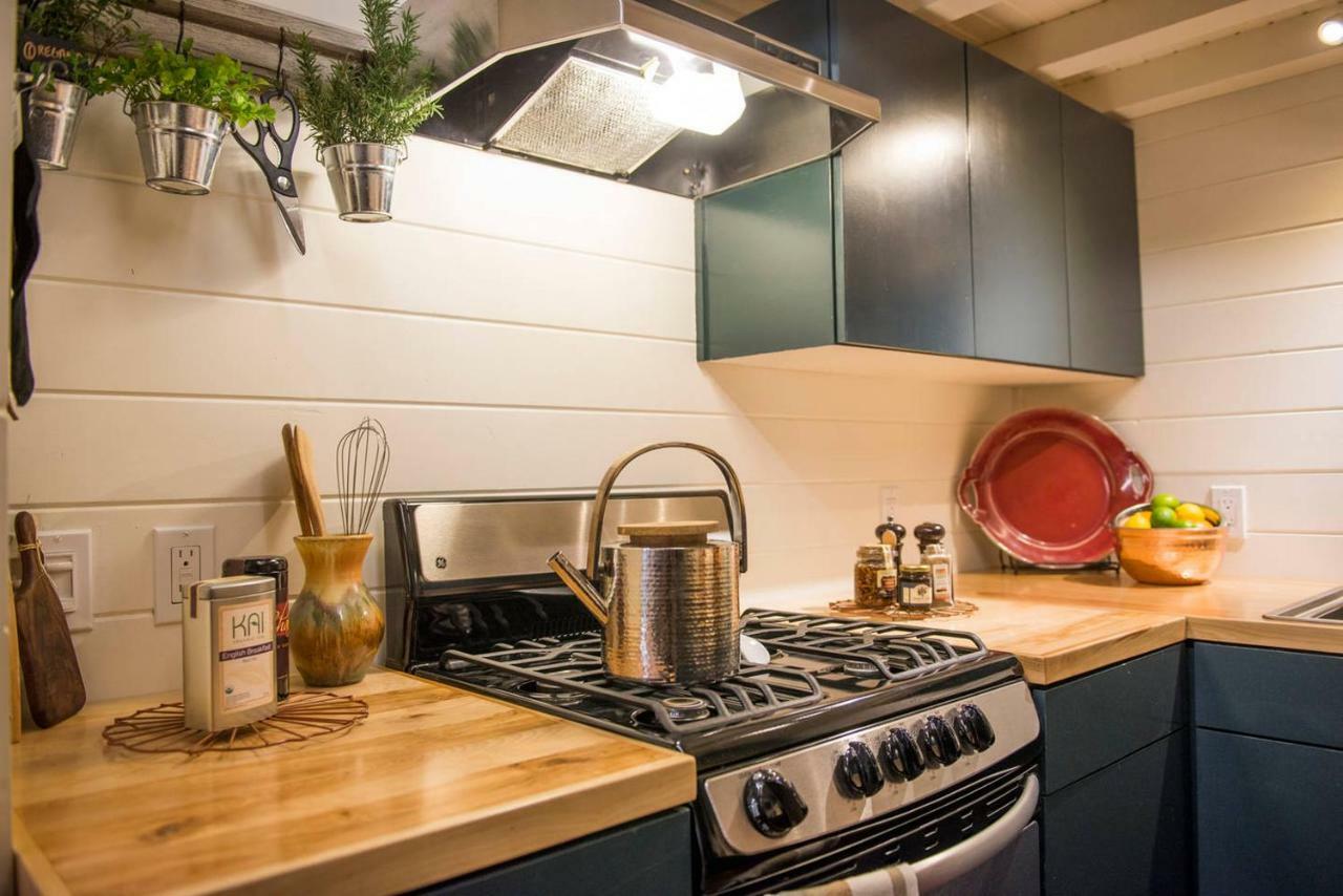 Montana Escape Elegant Tiny House In Waco Near Magnolia Villa Bagian luar foto