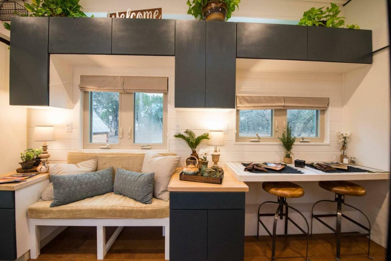 Montana Escape Elegant Tiny House In Waco Near Magnolia Villa Bagian luar foto