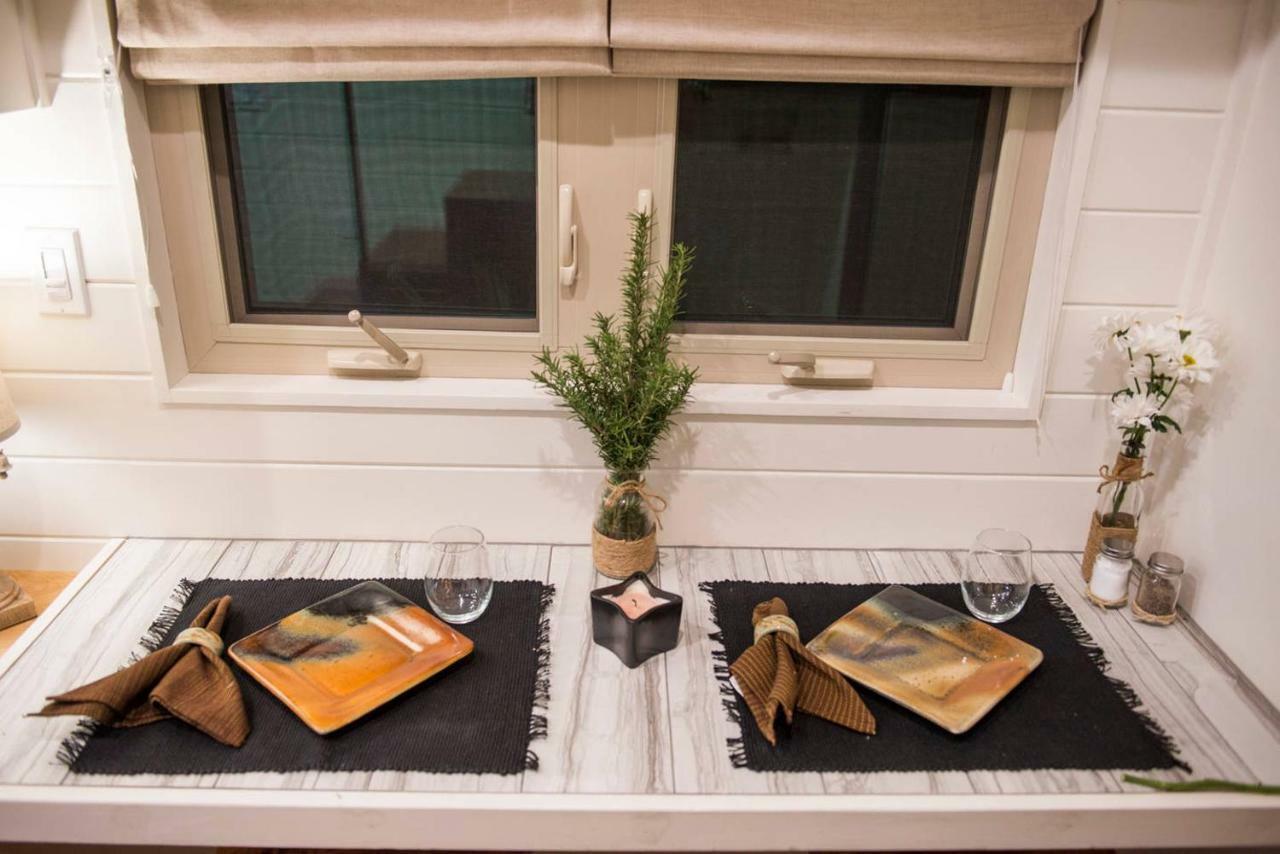 Montana Escape Elegant Tiny House In Waco Near Magnolia Villa Bagian luar foto