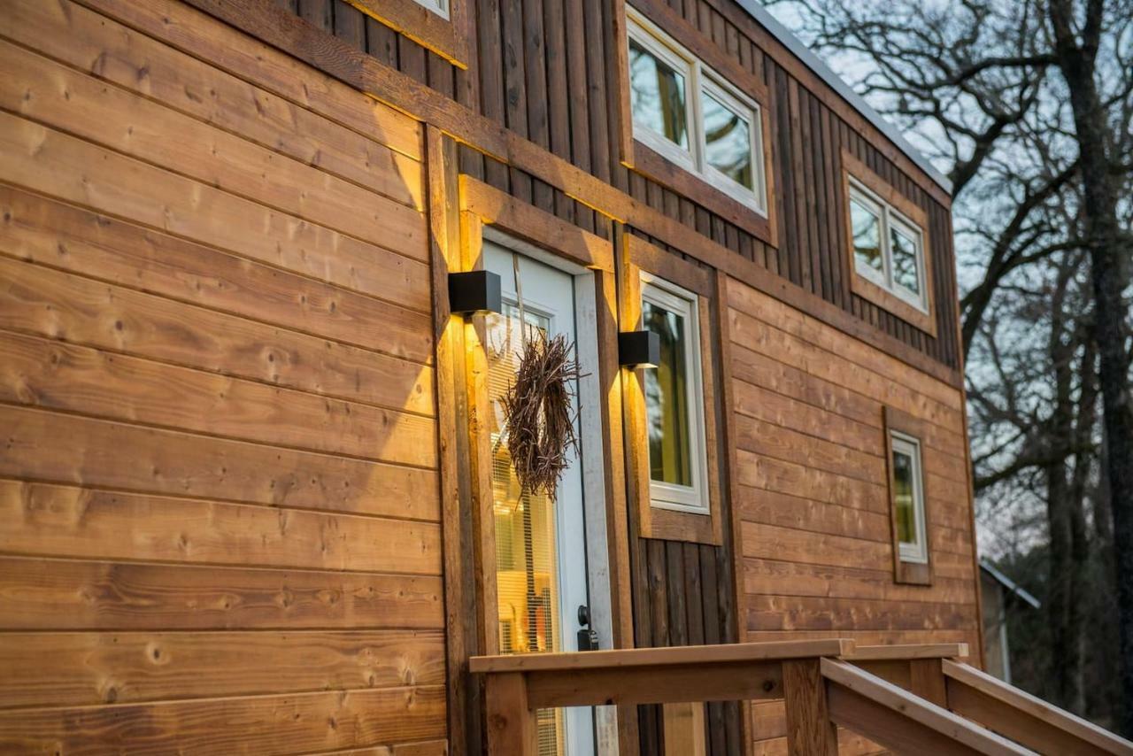 Montana Escape Elegant Tiny House In Waco Near Magnolia Villa Bagian luar foto