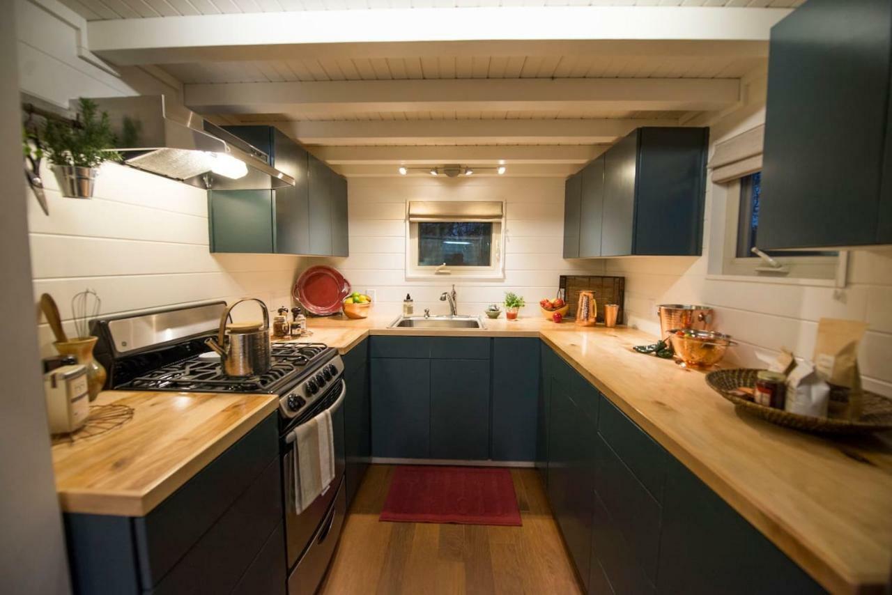 Montana Escape Elegant Tiny House In Waco Near Magnolia Villa Bagian luar foto